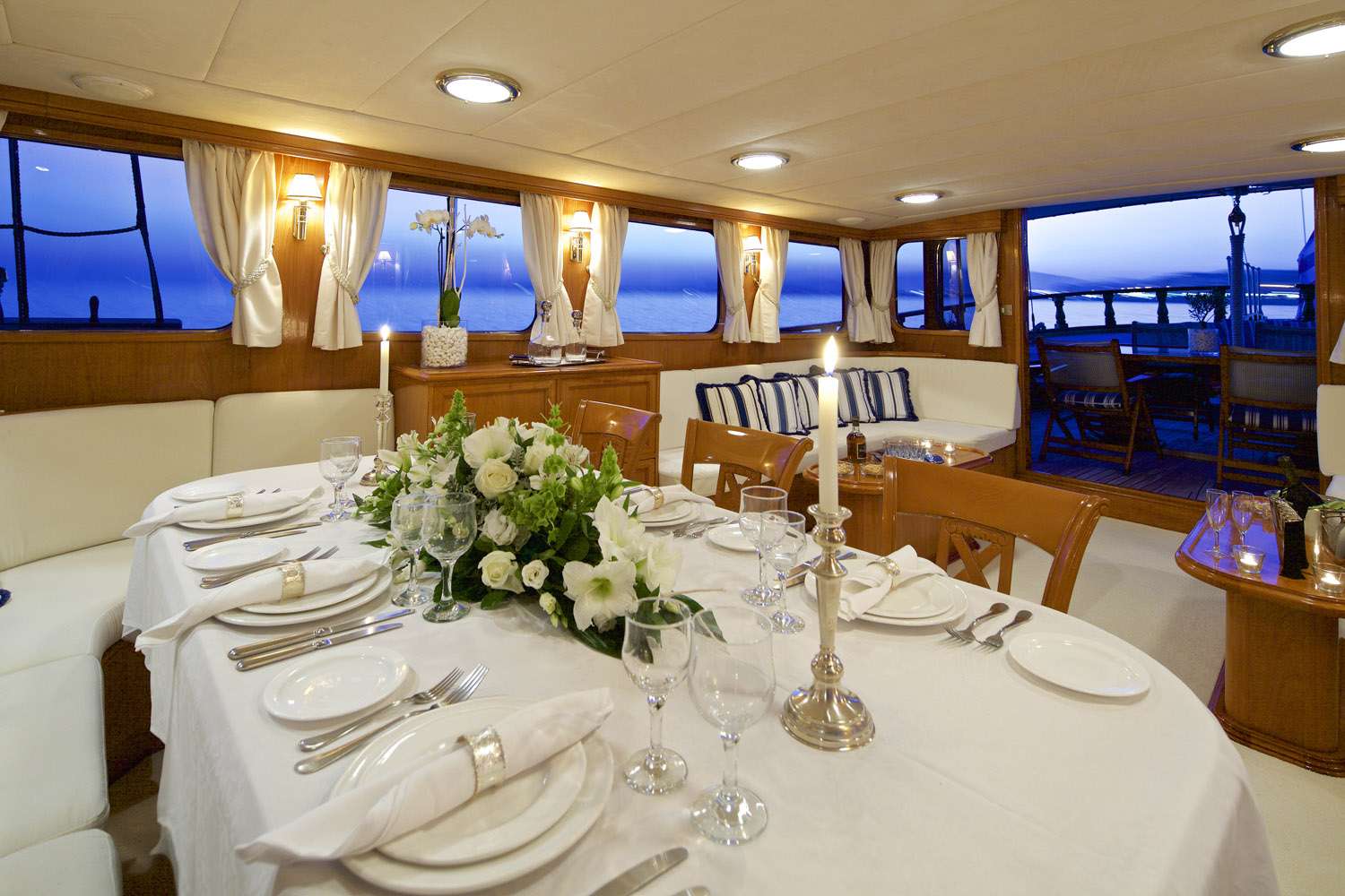 HERMINA Yacht Charter - Main Salon Dining