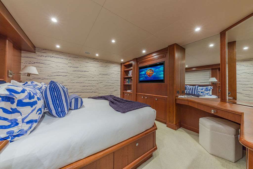 AT LAST Yacht Charter - VIP King Stateroom
