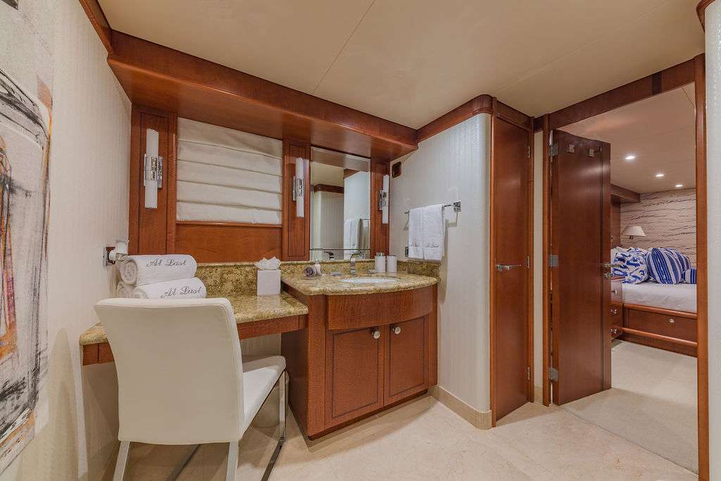 VIP En-suite with Vanity and Shower