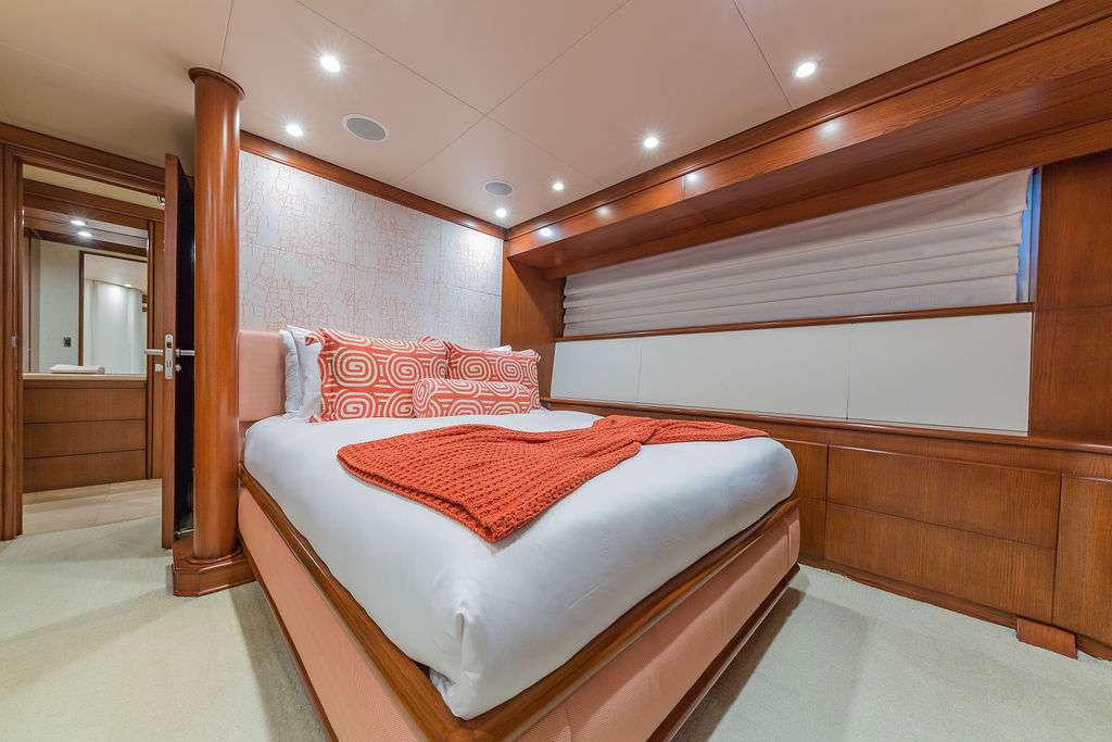 AT LAST Yacht Charter - Queen Stateroom #1