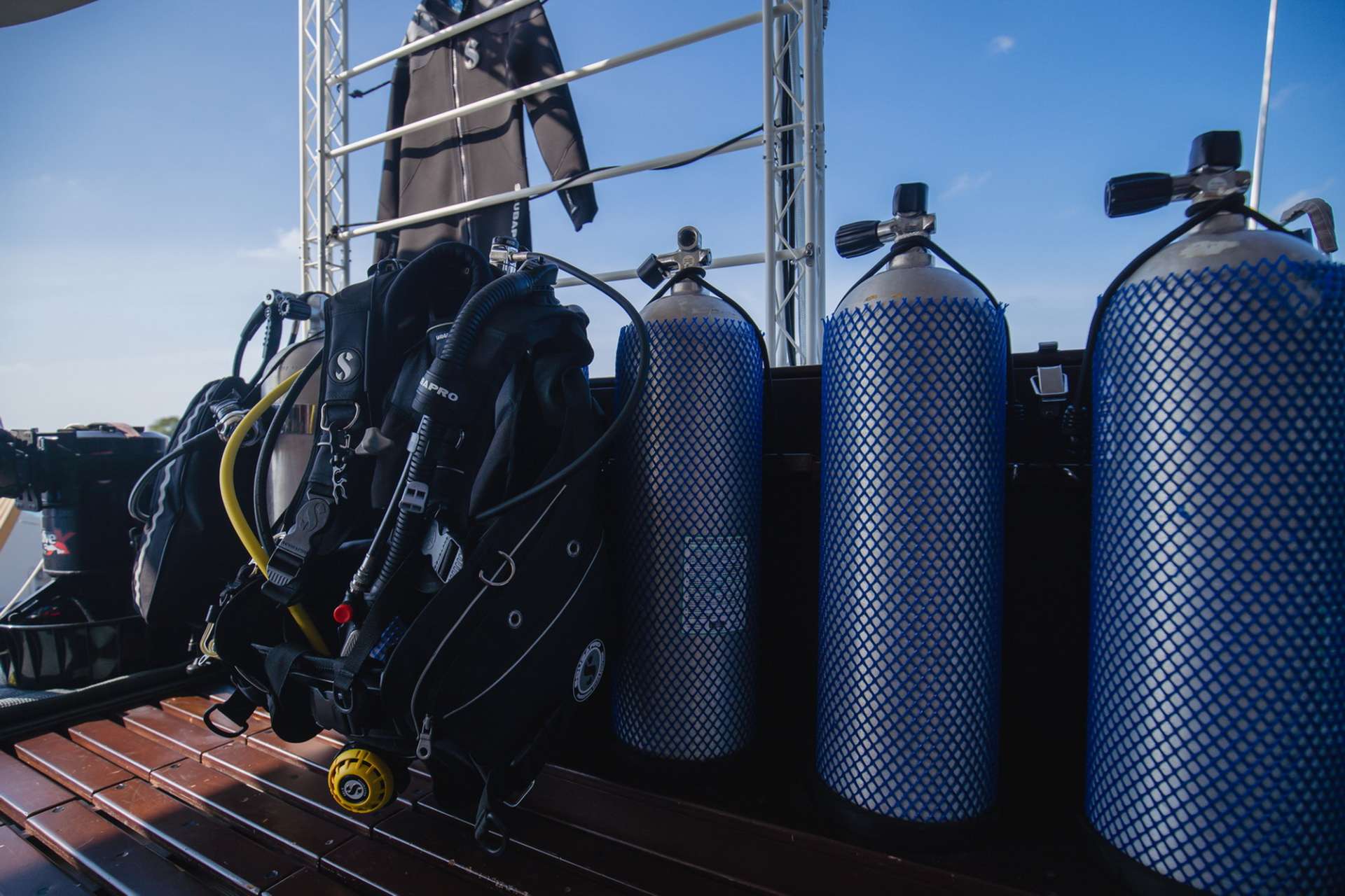 Onboard Dive Tanks