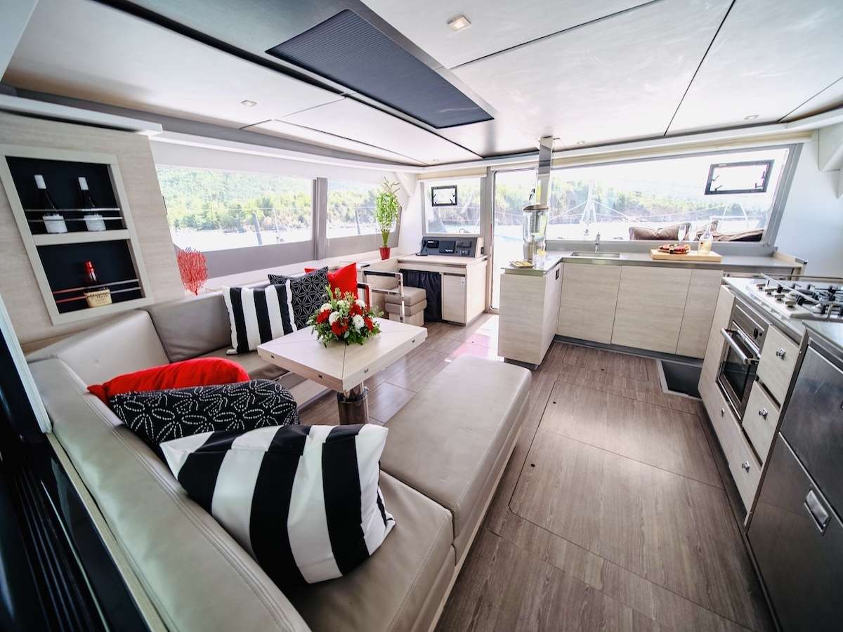 SEA DOG Yacht Charter - Spacious Salon