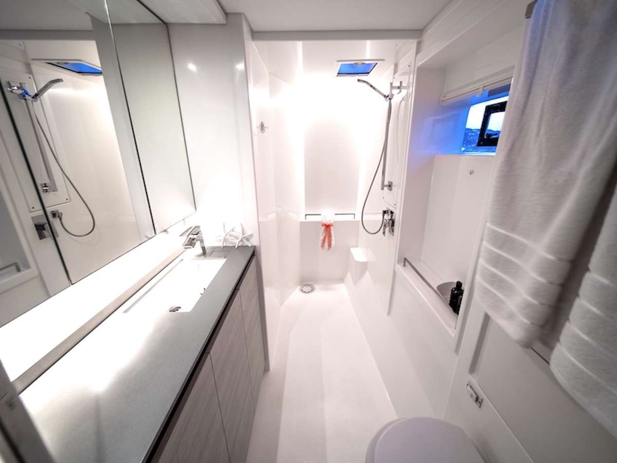 SEA DOG Yacht Charter - Bathroom