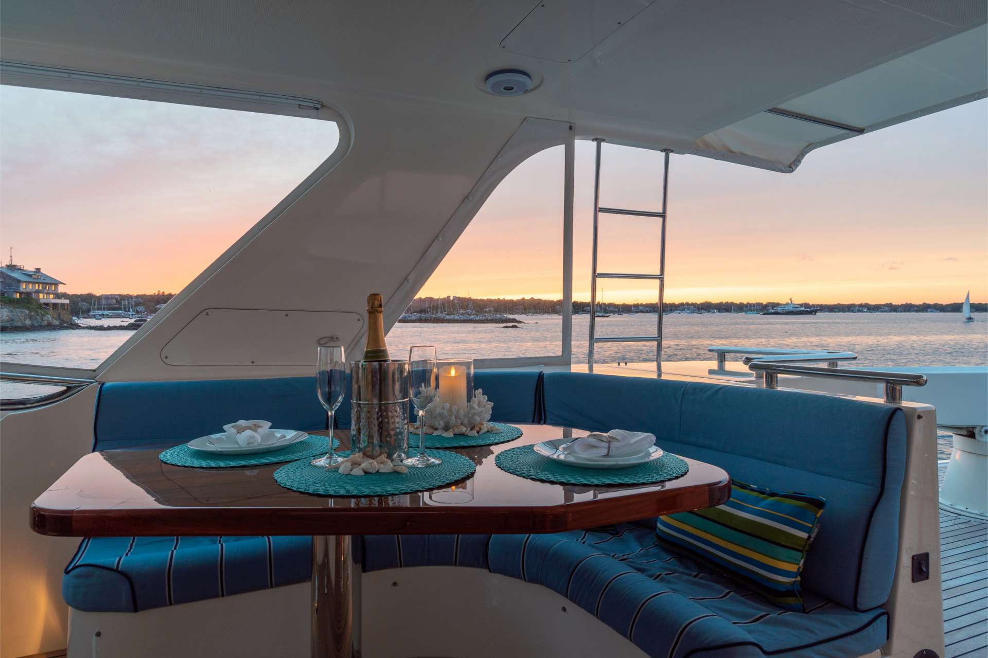 Fly-bridge Dining