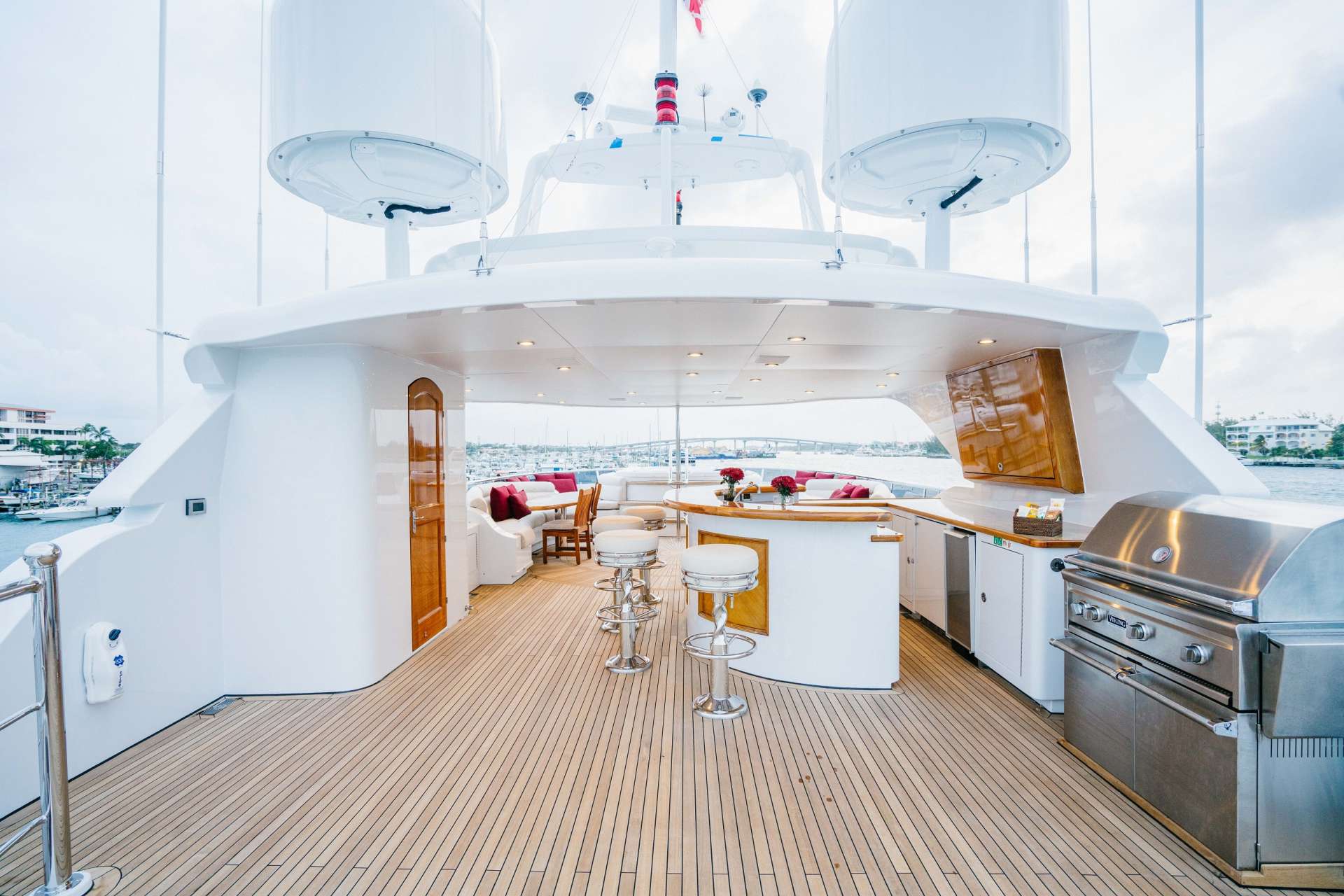 Upper deck