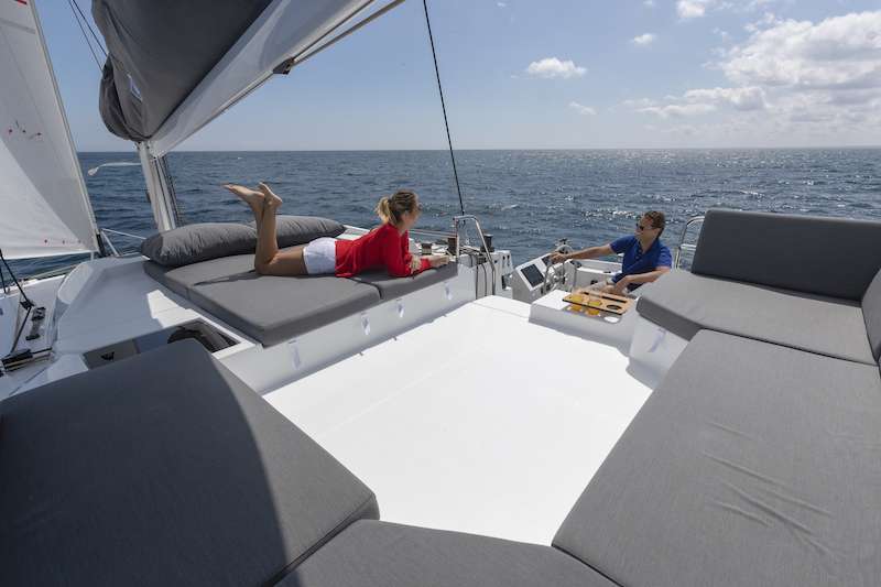 CHAMPAGNE Yacht Charter - Helm and Flydeck