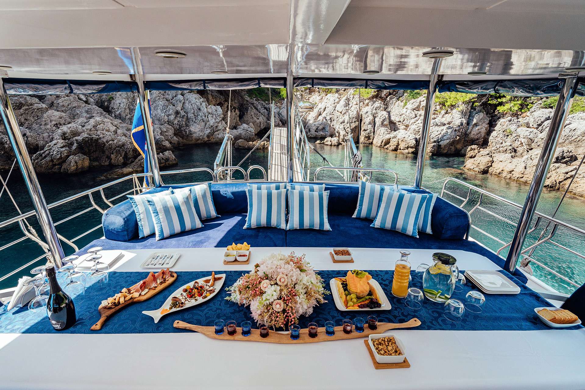 MASKE Yacht Charter - Dining Area