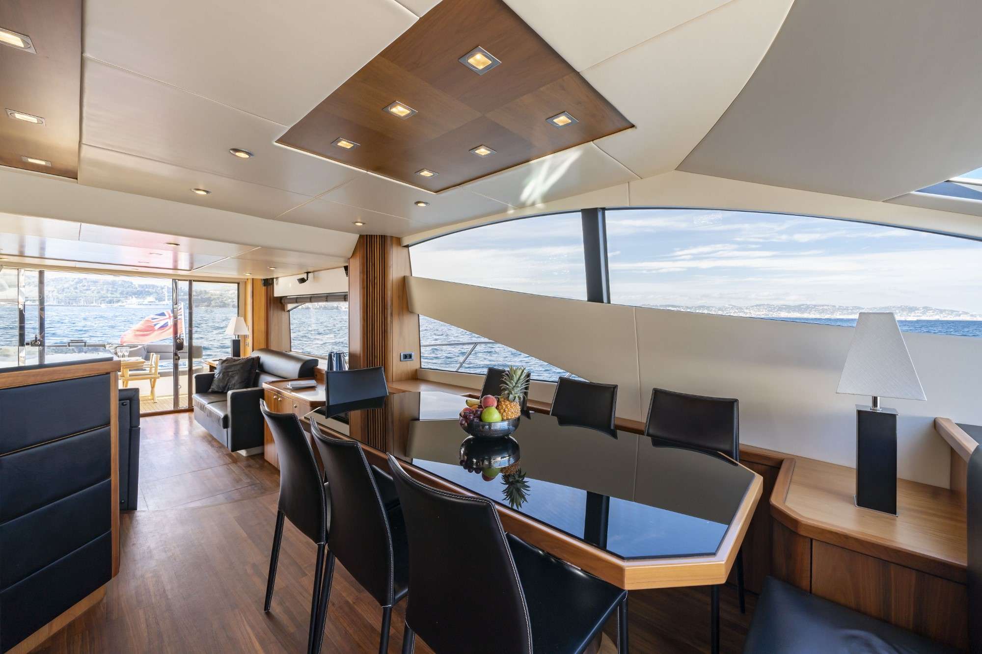 LAZY P Yacht Charter - Main Dining