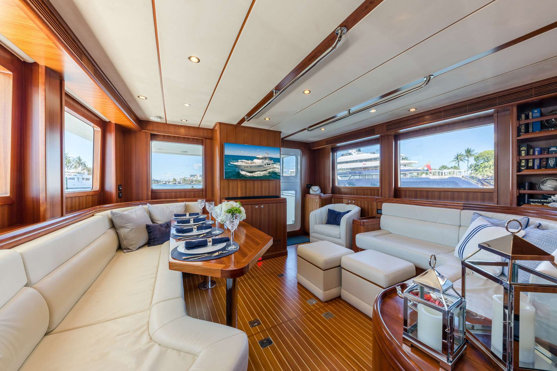 ASTURIAS Yacht Charter - Salon
