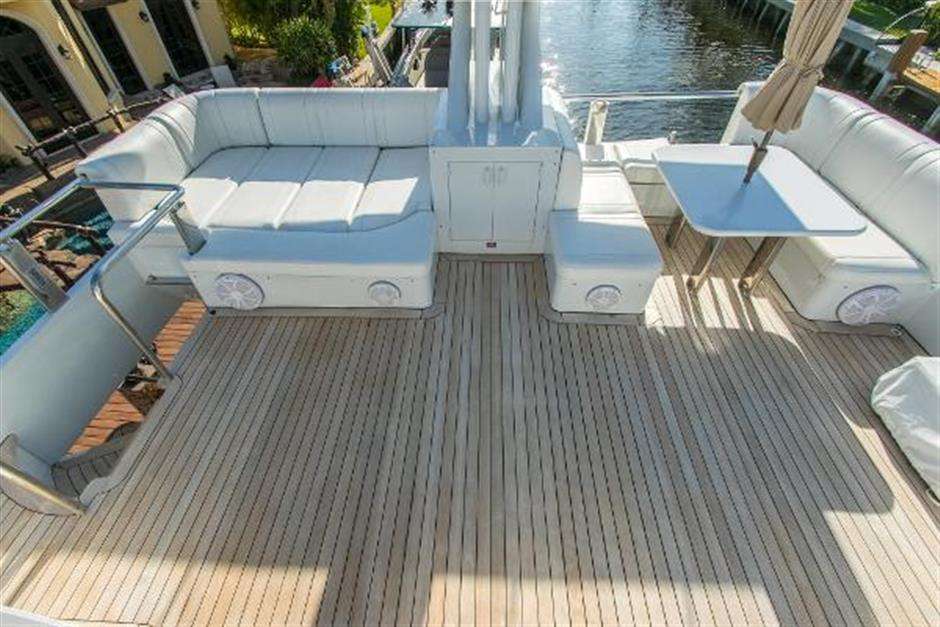 Upper deck dining area 