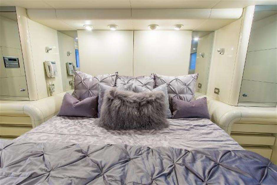 Master king cabin