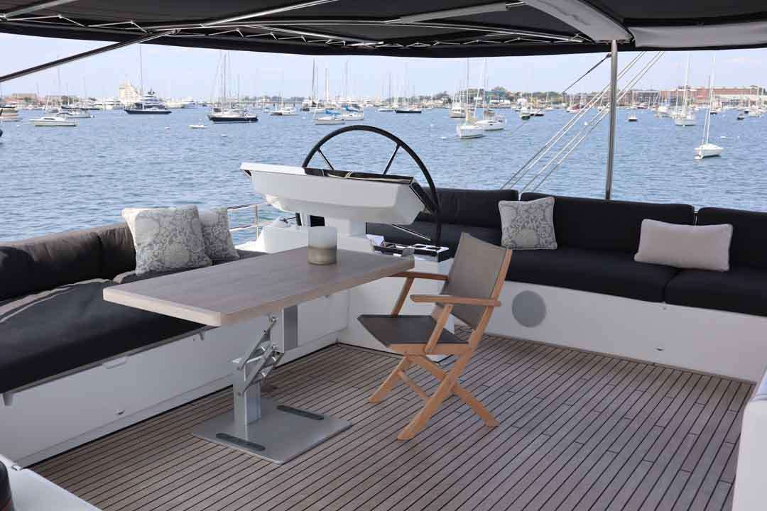 Catamaran Oculus