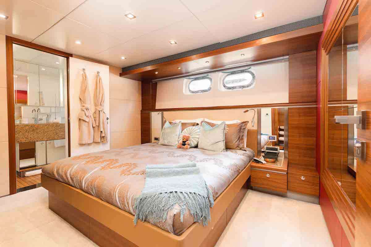 King Stateroom Mid Ship