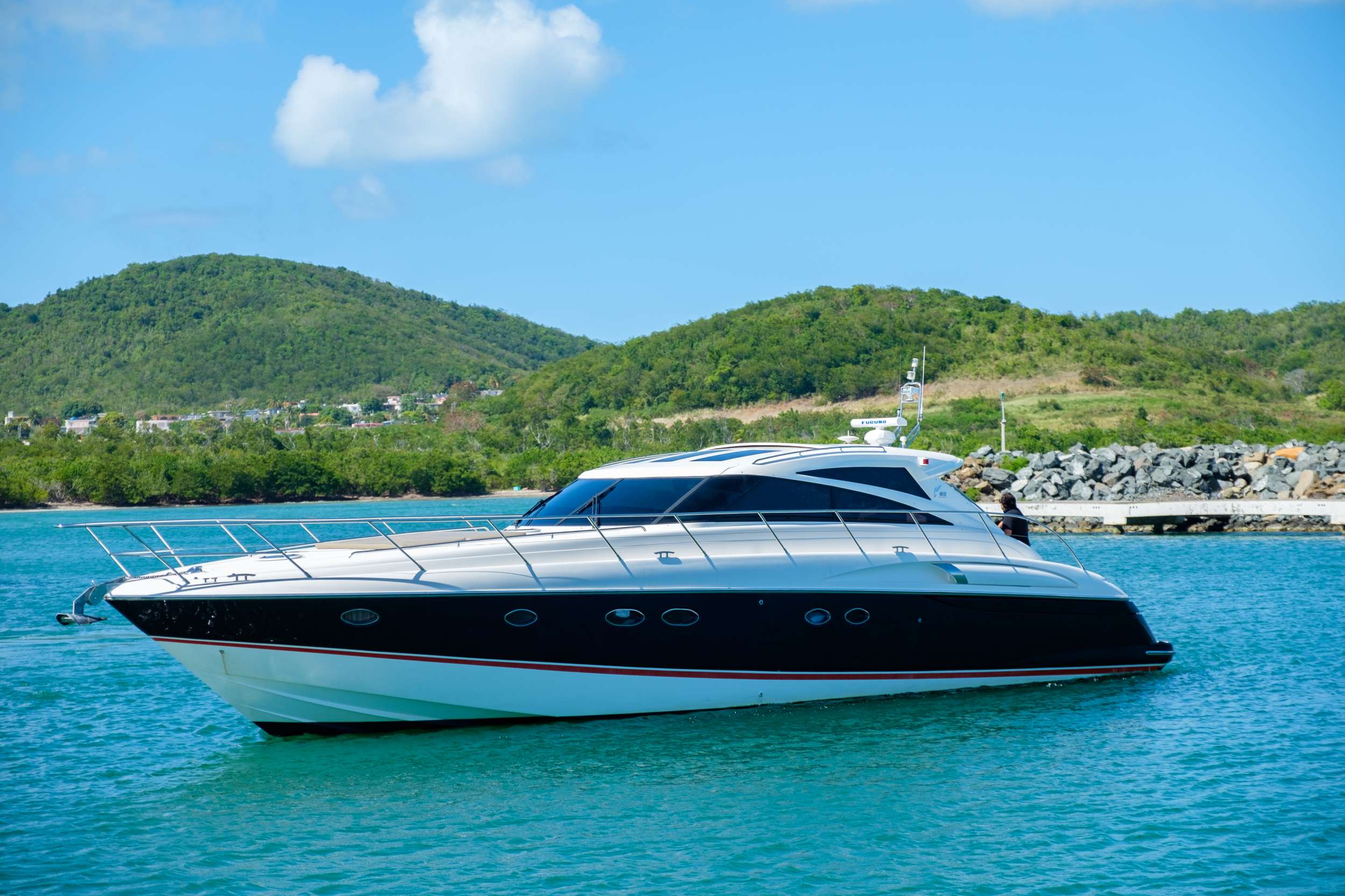 Yacht Charter The Commissioner | Ritzy Charters