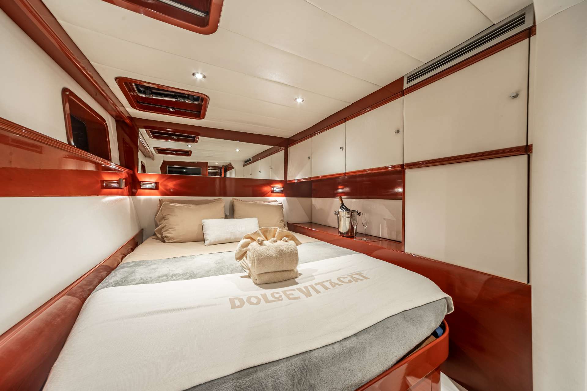 Queen guest cabin 2