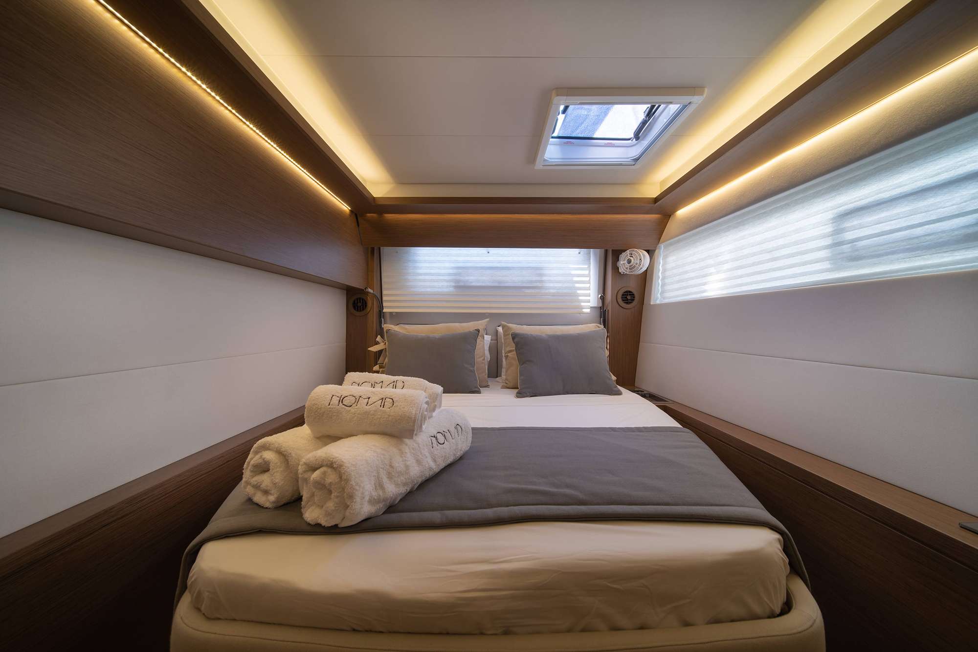 NOMAD II Yacht Charter - Double cabin