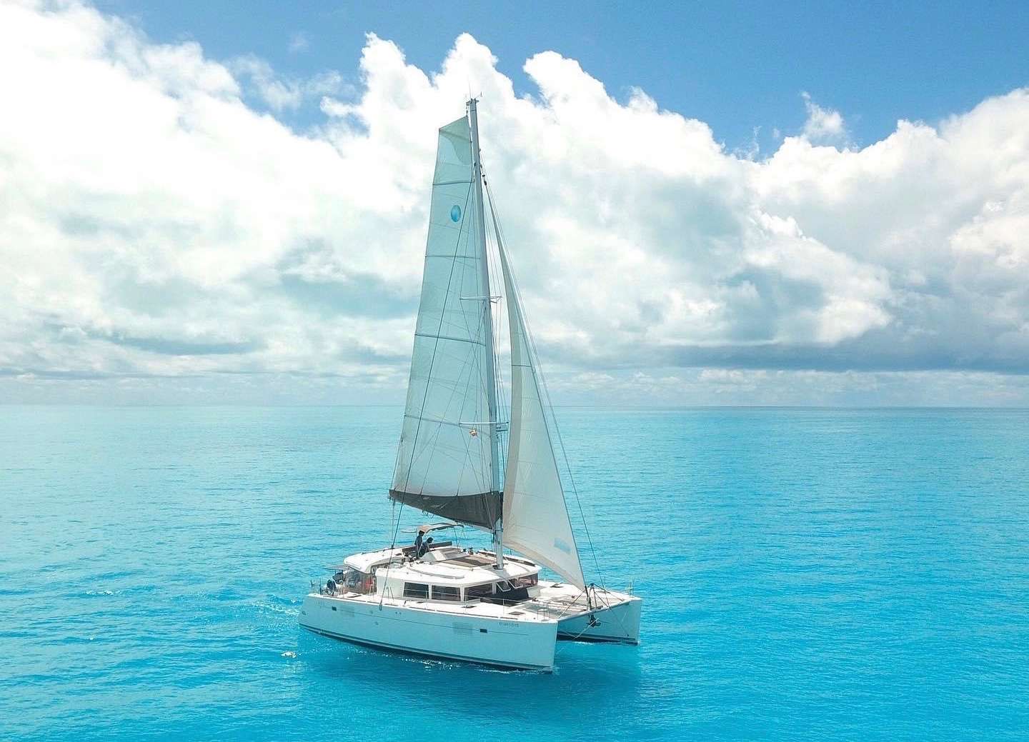 Yacht Charter Madrigal V | Ritzy Charters