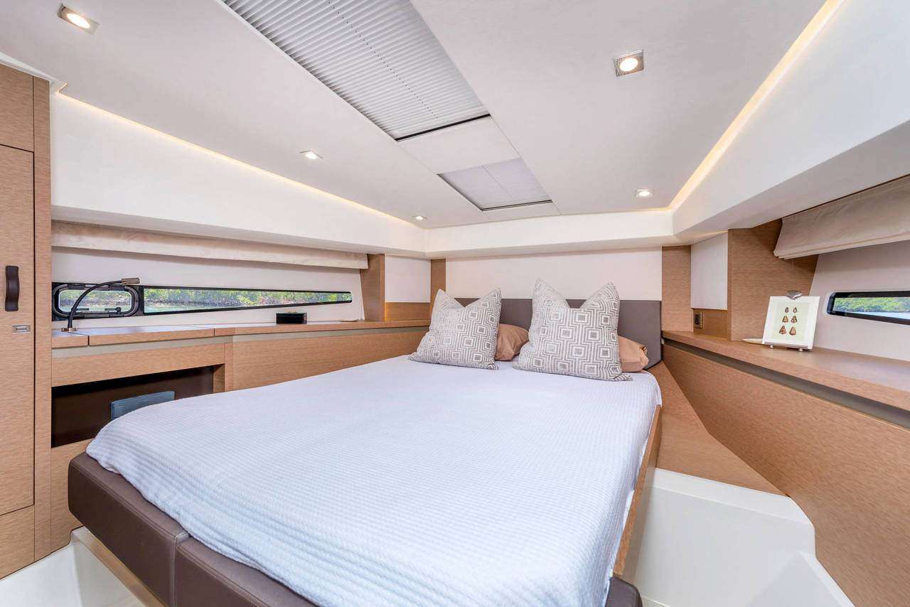 Forward double bed cabin ADUDU 2