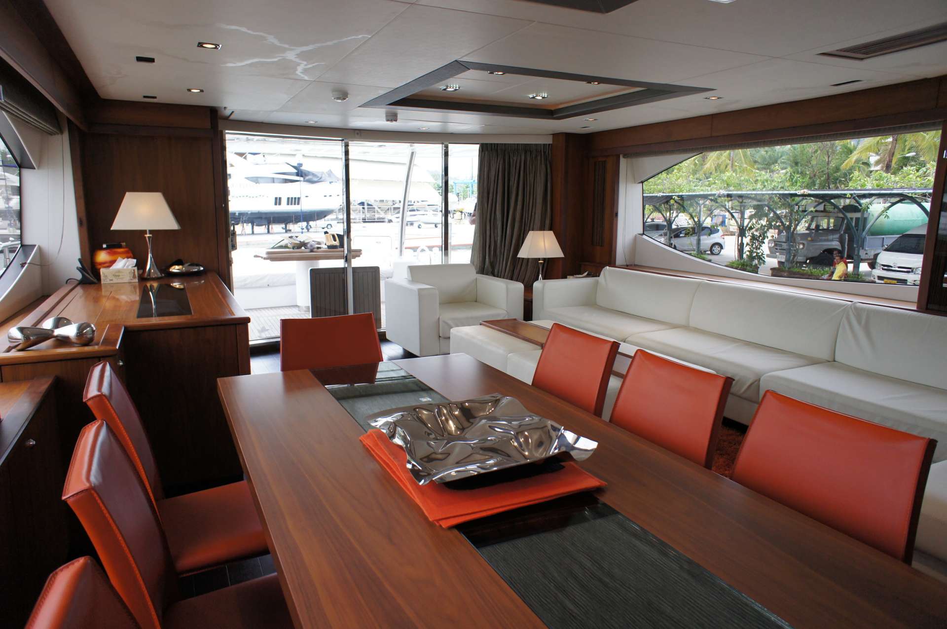 Dining and Salon to Aft