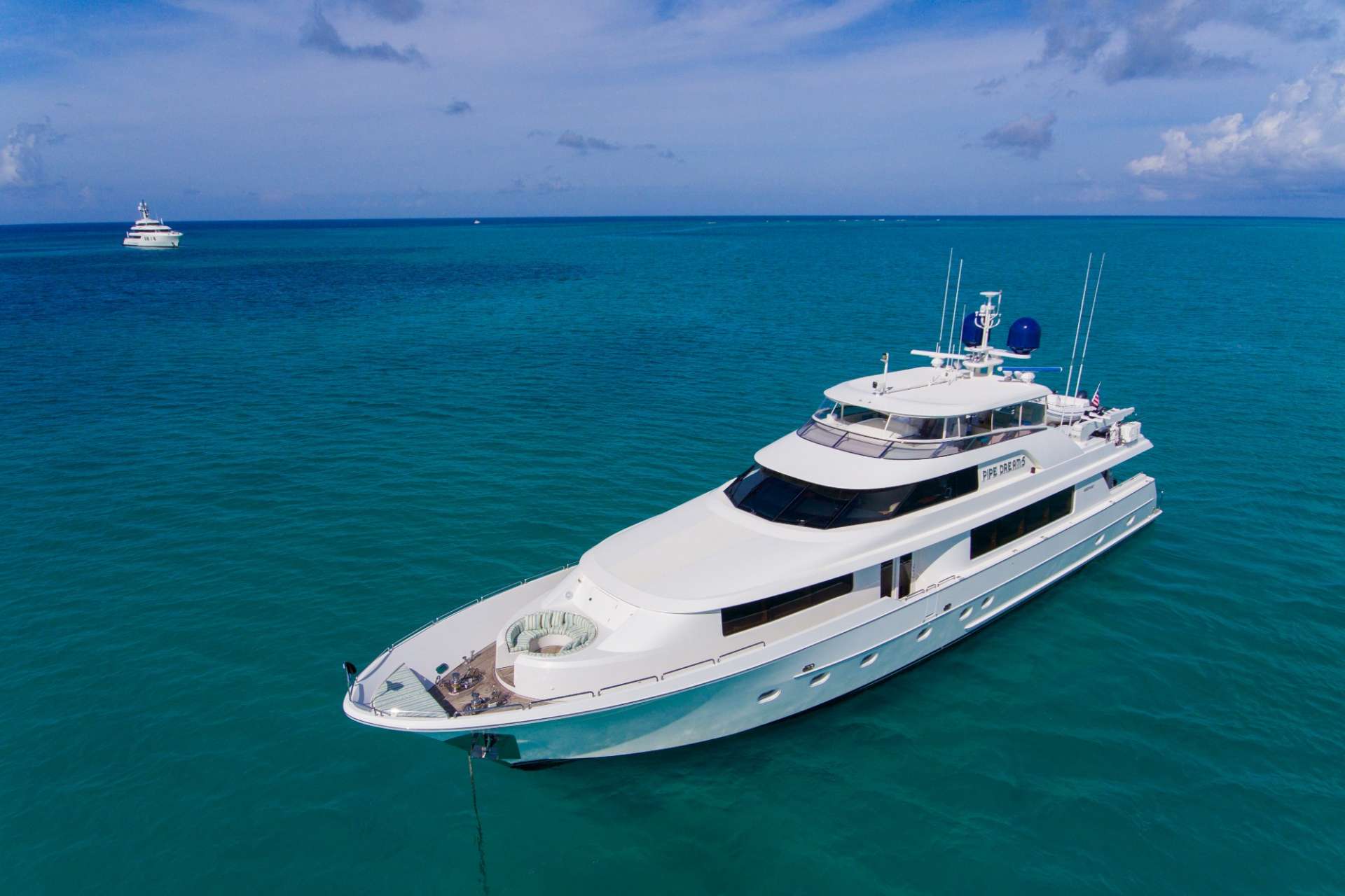 cost to charter yacht in bahamas
