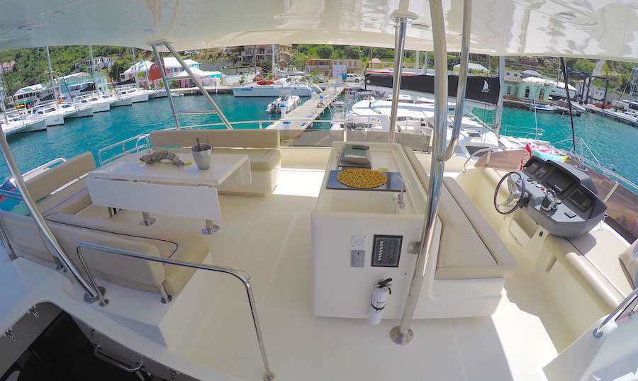 Flybridge helm and seating