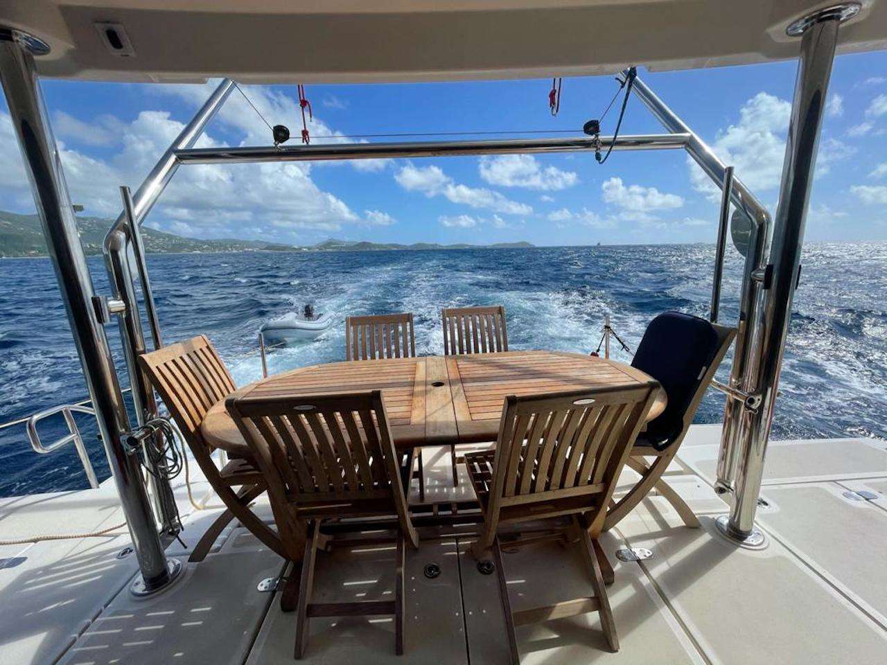 Aft deck seating and dining