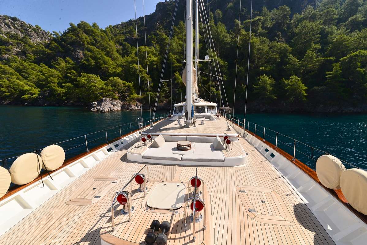 ZELDA Yacht Charter - Sunbathing area