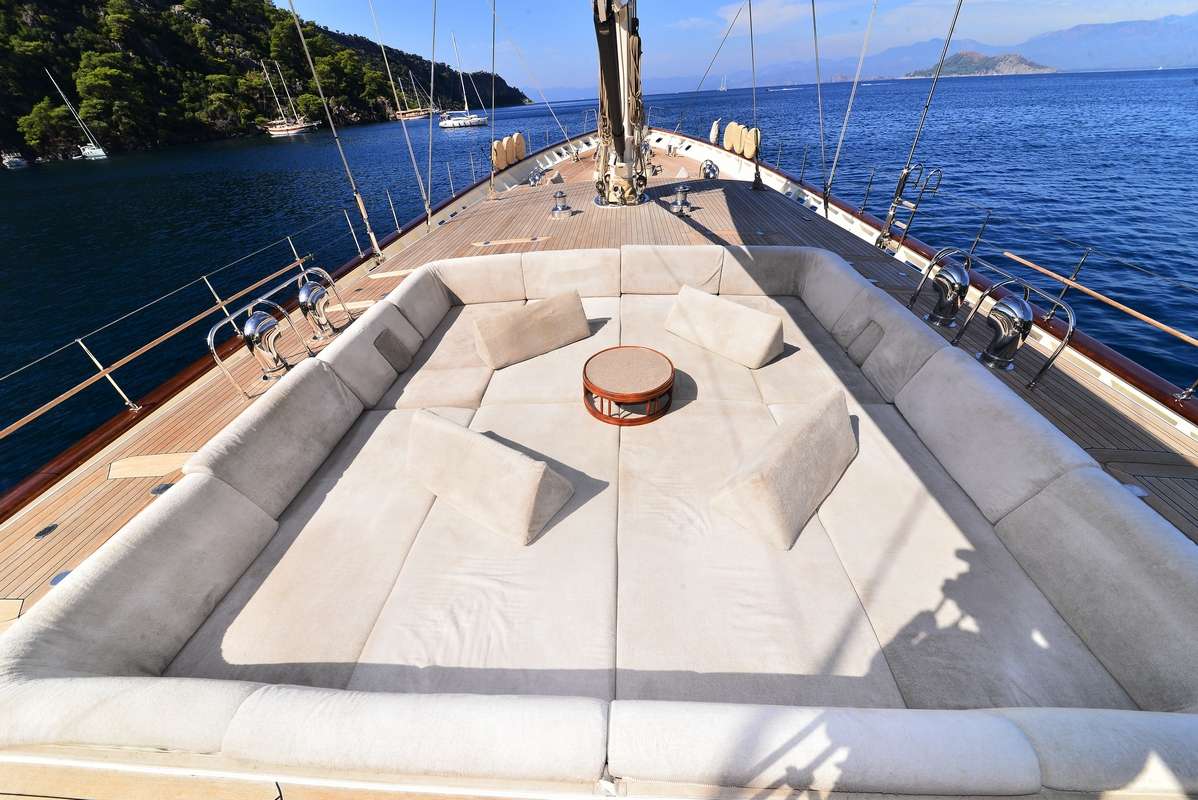 ZELDA Yacht Charter - Deck Lounge II