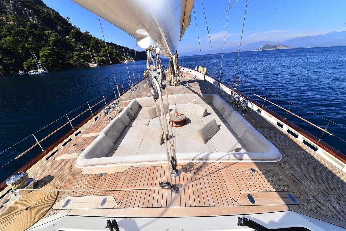 ZELDA Yacht Charter - Deck lounge