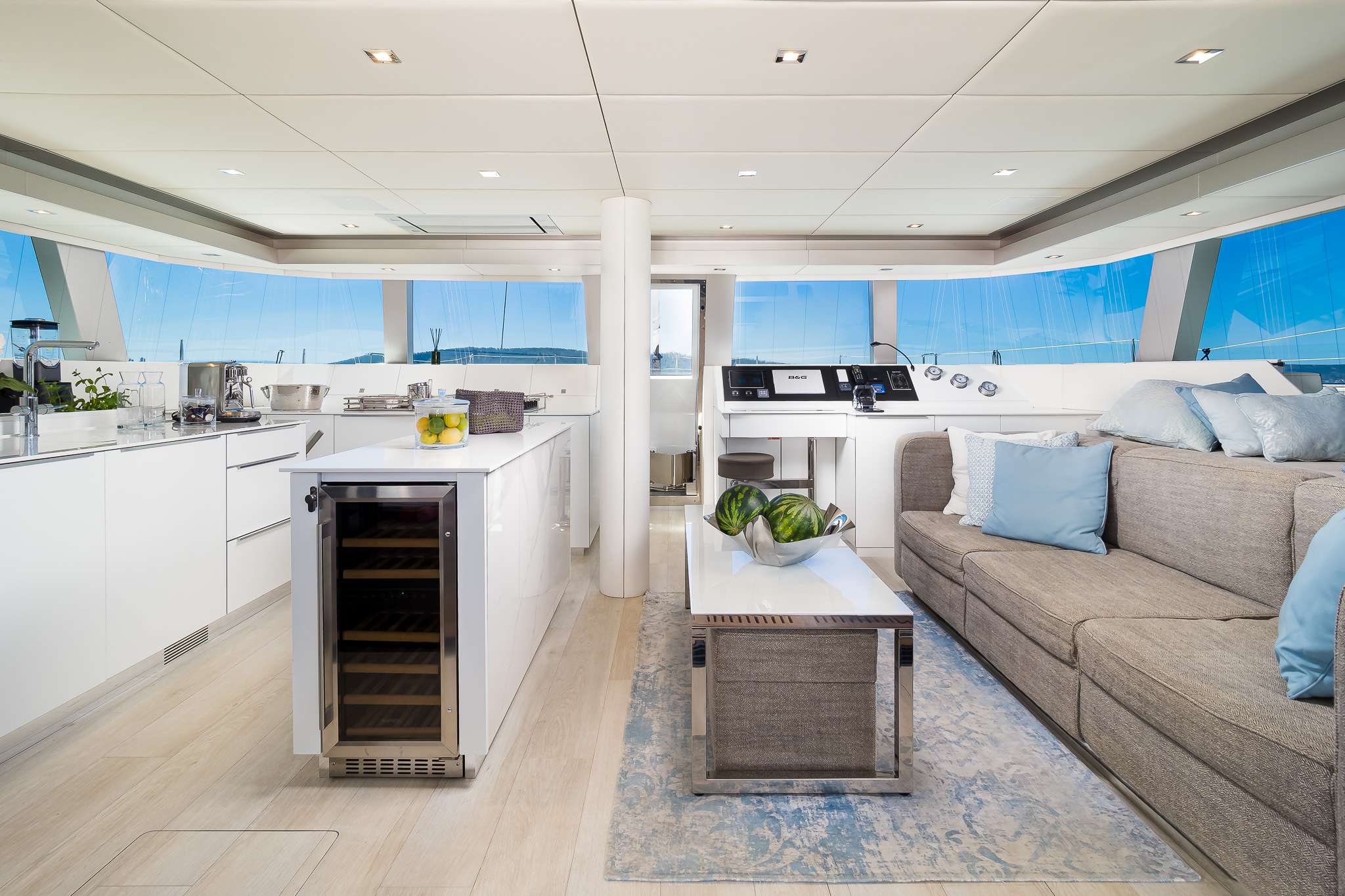 SOLITAIRE Yacht Charter - Saloon