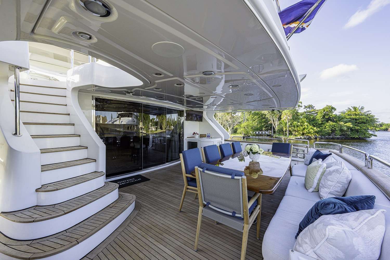 Sweet Emocean Yacht Charter - Aft deck