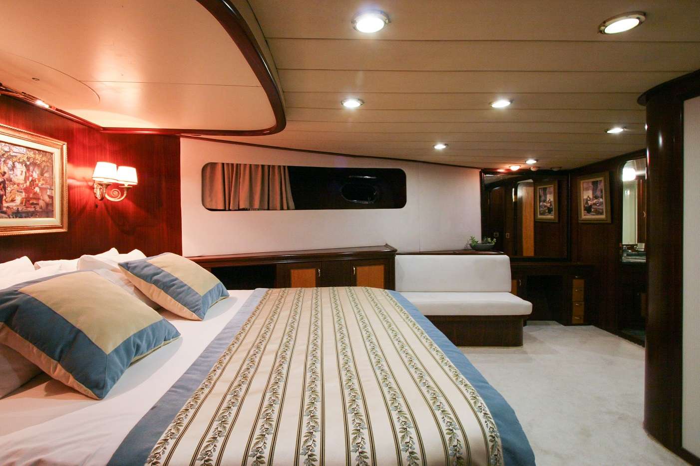 CANEREN Yacht Charter - Master Cabin