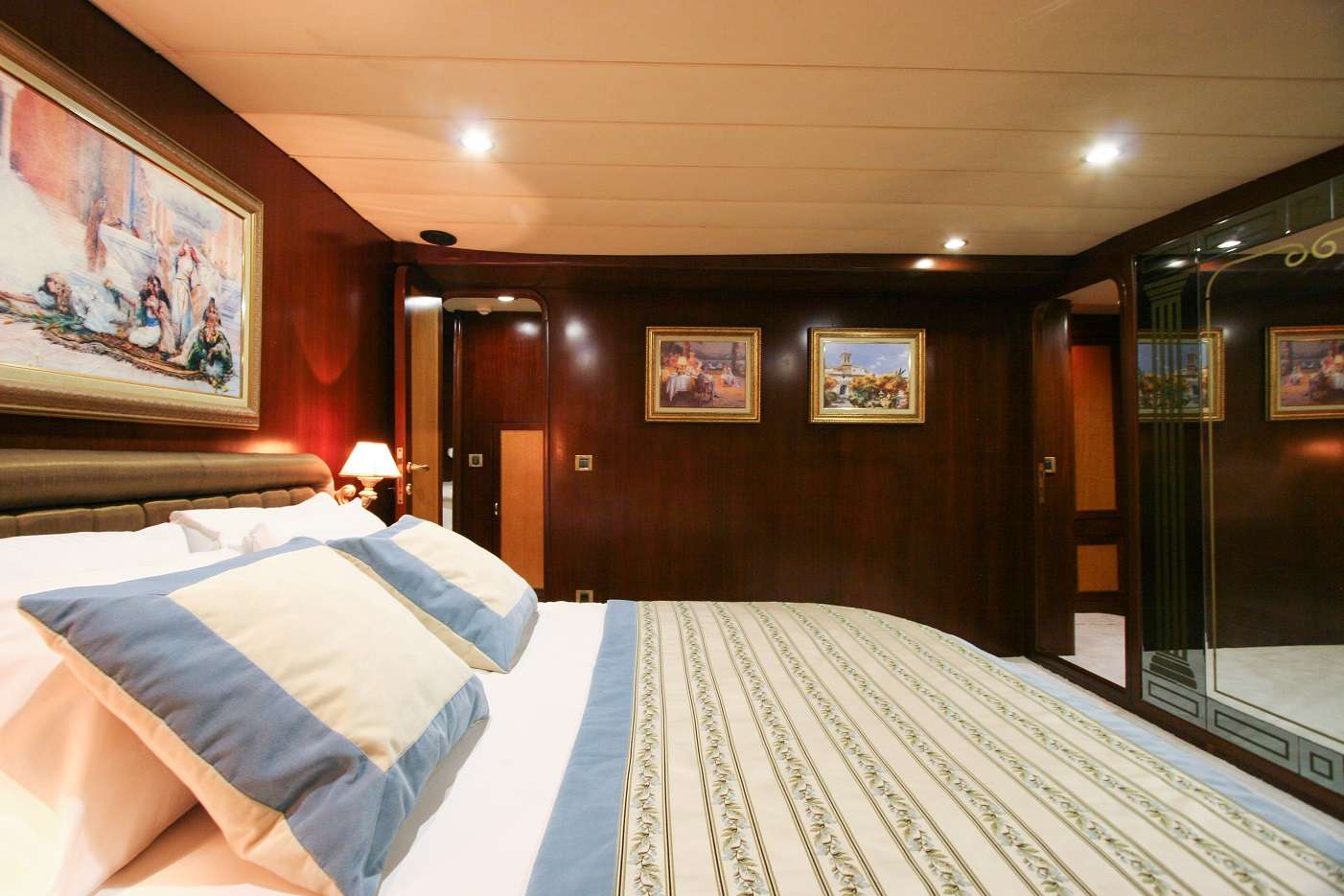 CANEREN Yacht Charter - VIP Double Cabin