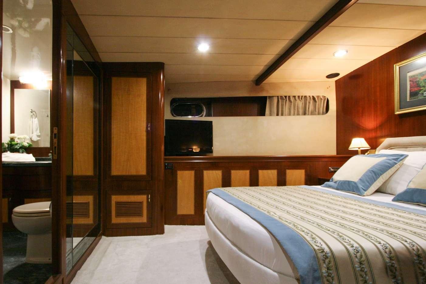 CANEREN Yacht Charter - Double Cabin