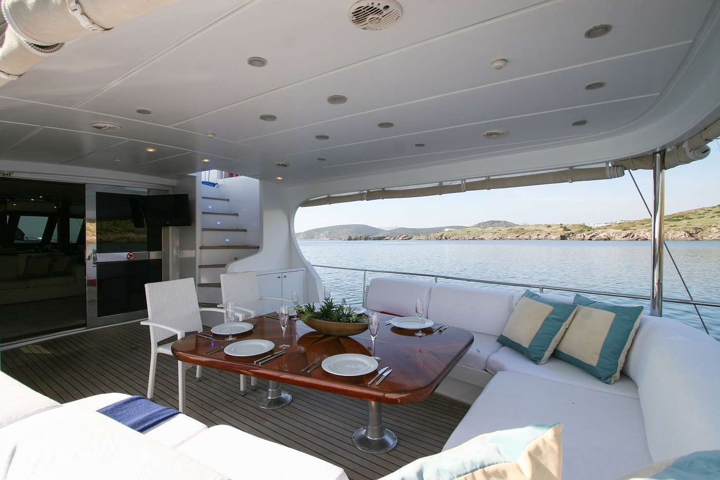 CANEREN Yacht Charter - Aft Seating Area