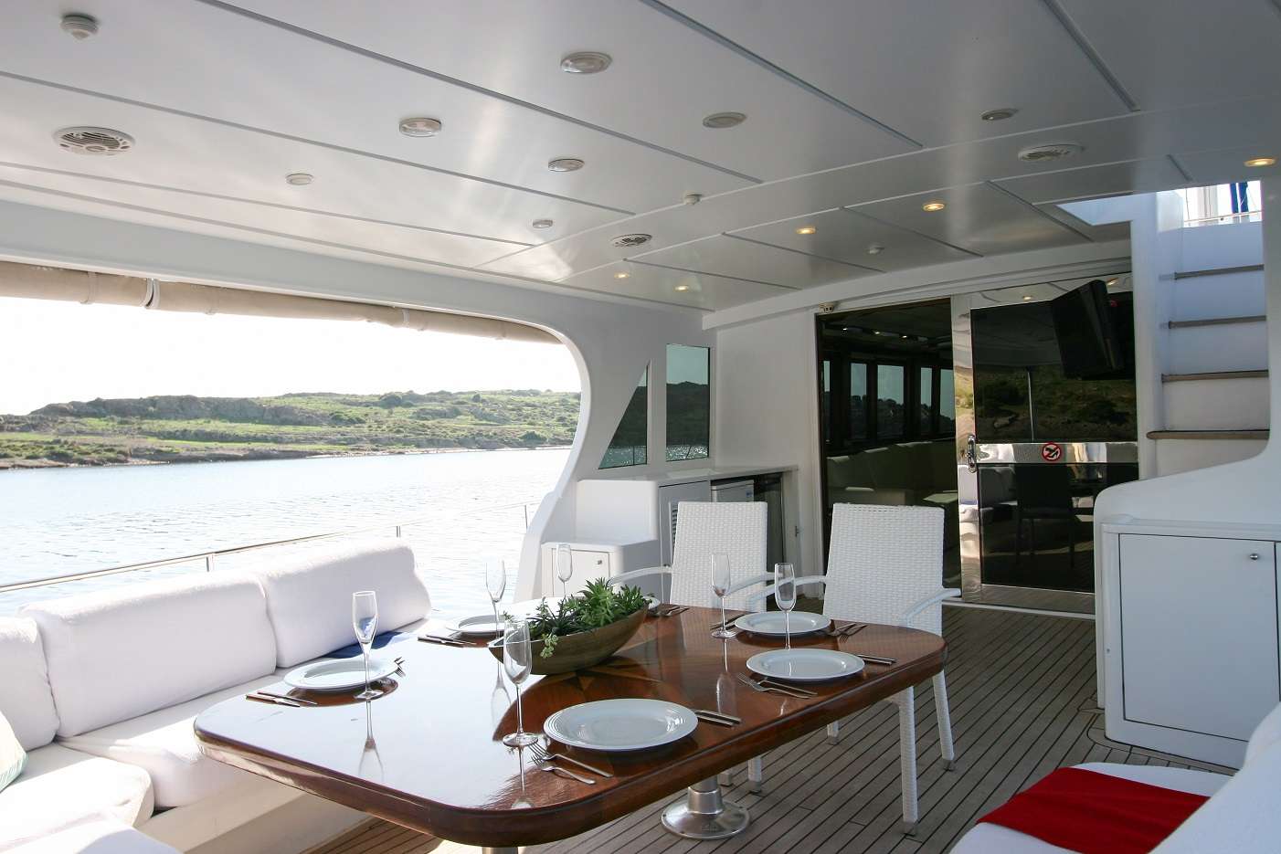 CANEREN Yacht Charter - Aft Seating Area