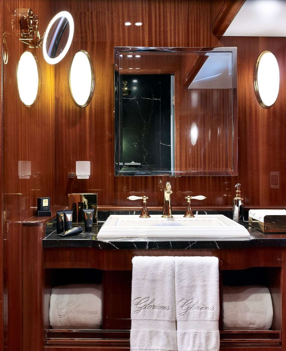 GLORIOUS II Yacht Charter - Owner Suite Bathroom