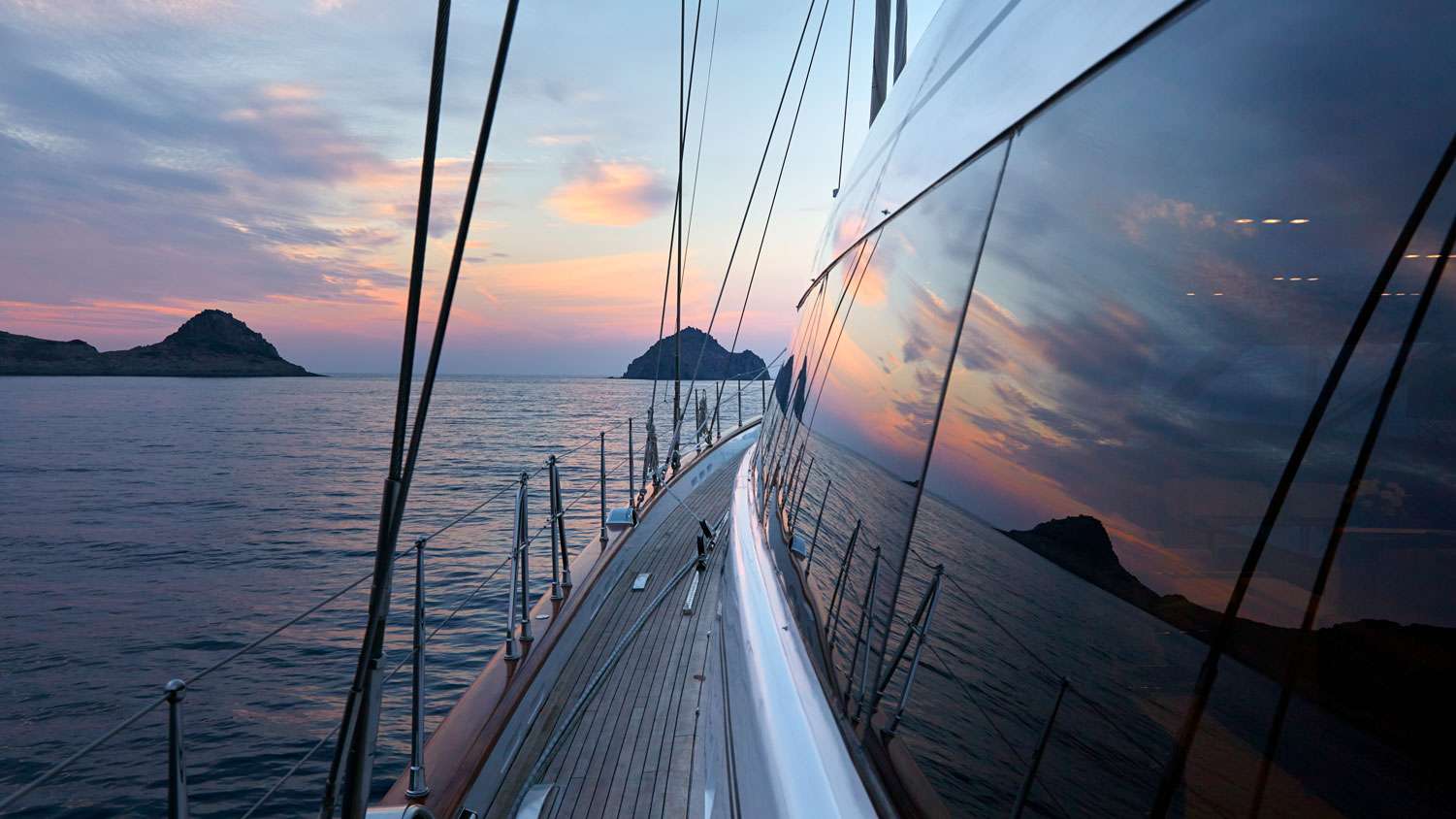 GLORIOUS II Yacht Charter - Side Deck
