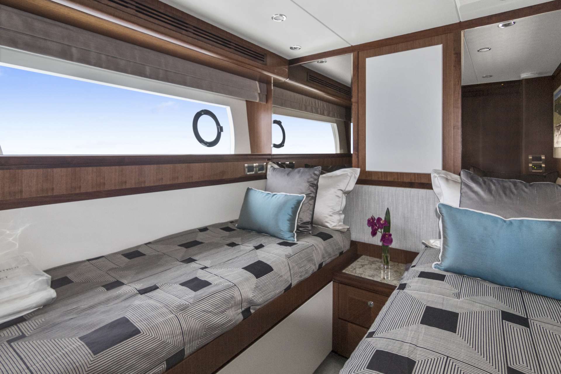 OCEAN ROSE Yacht Charter - Twin/convertible stateroom