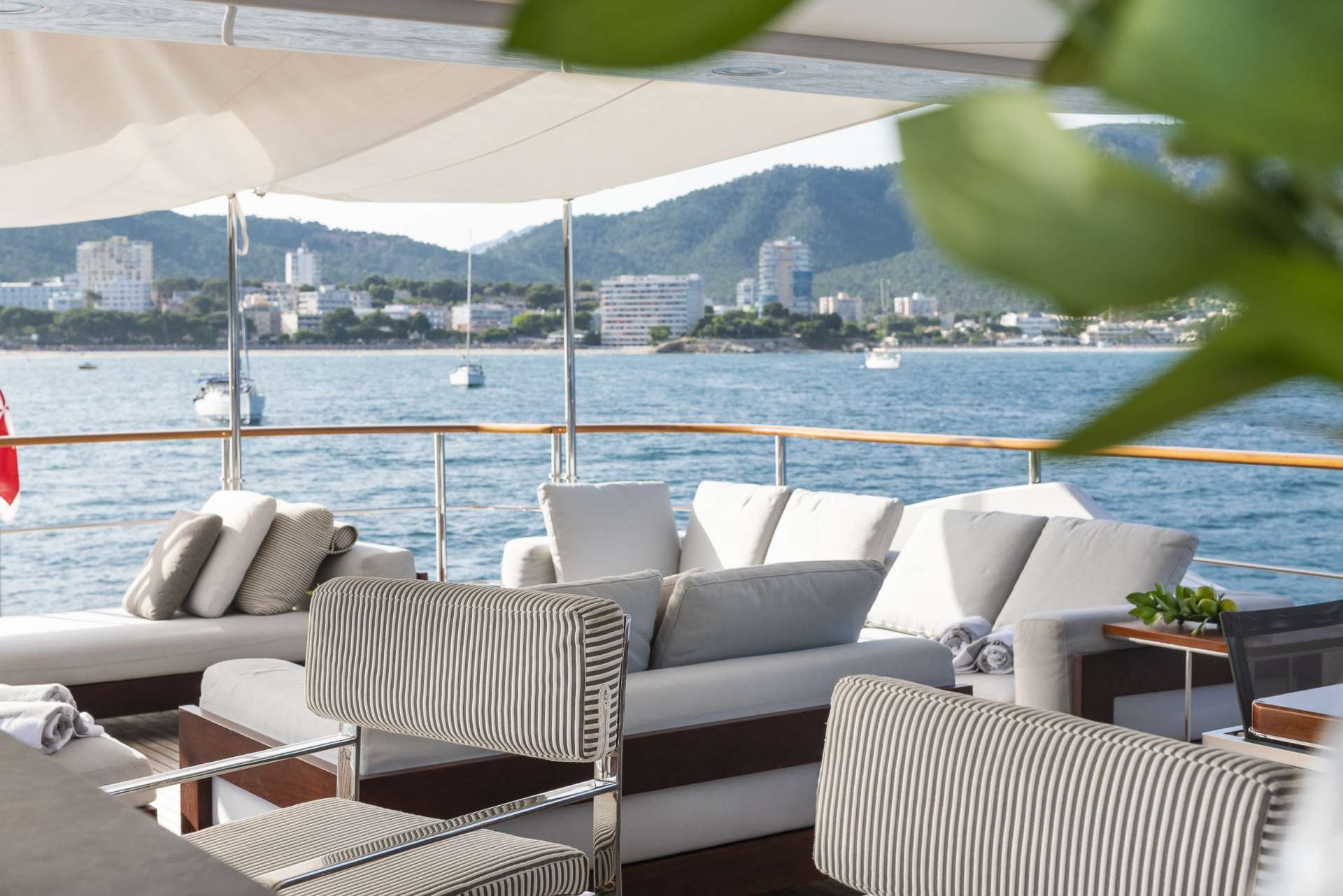 Upper deck lounge area