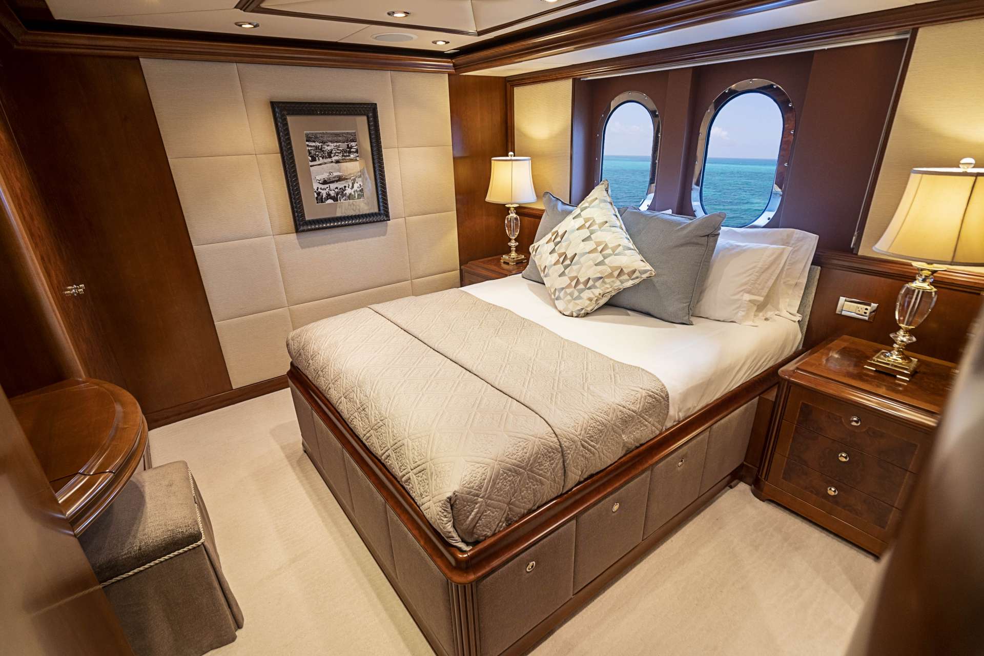 CAMILLE Yacht Charter - Queen guest stateroom 1