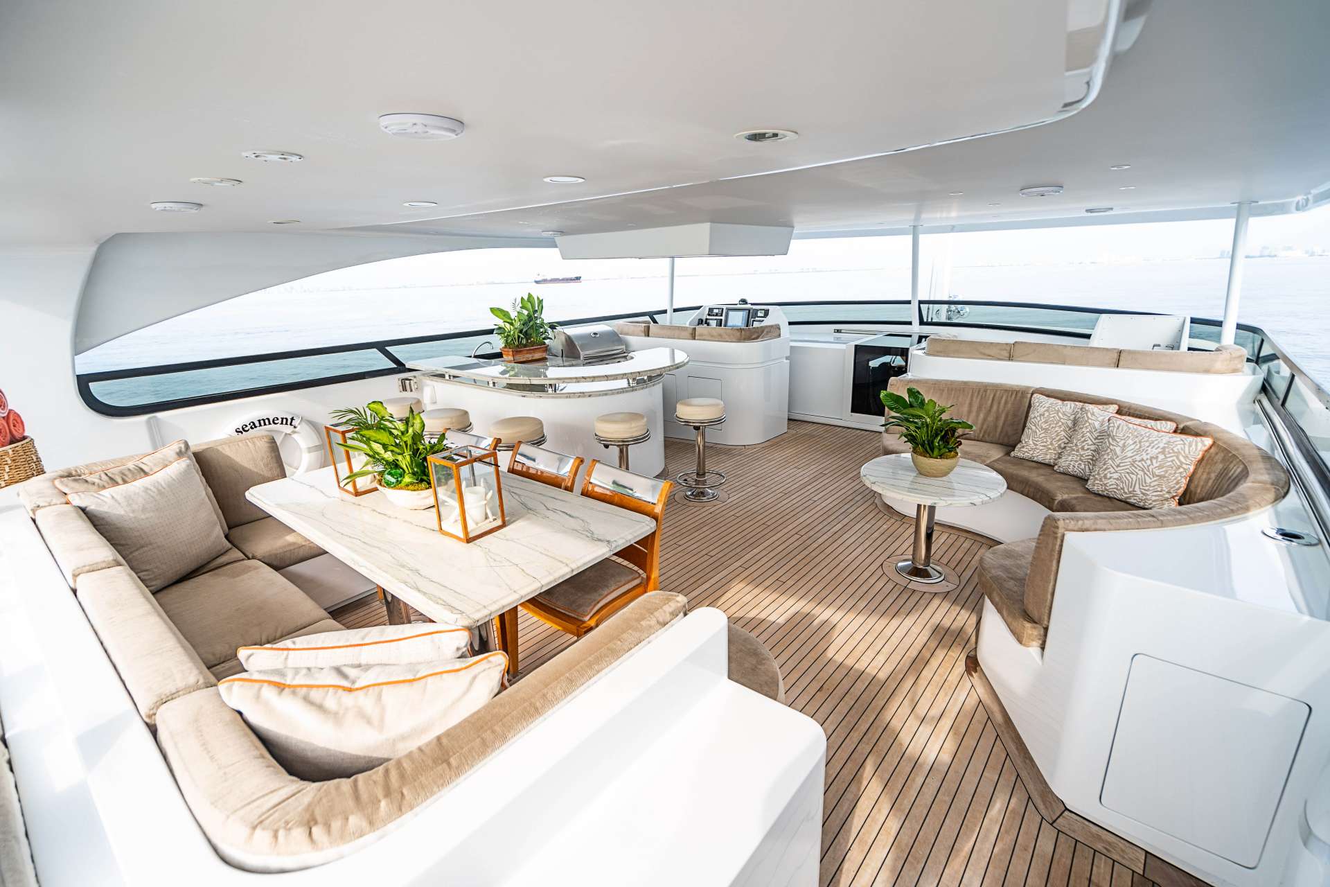 CAMILLE Yacht Charter - Flybridge seating