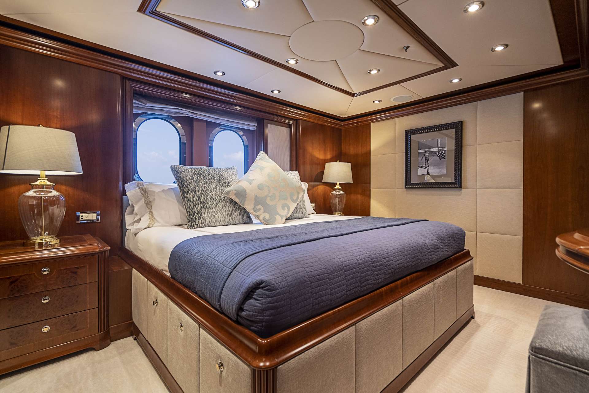CAMILLE Yacht Charter - King guest stateroom