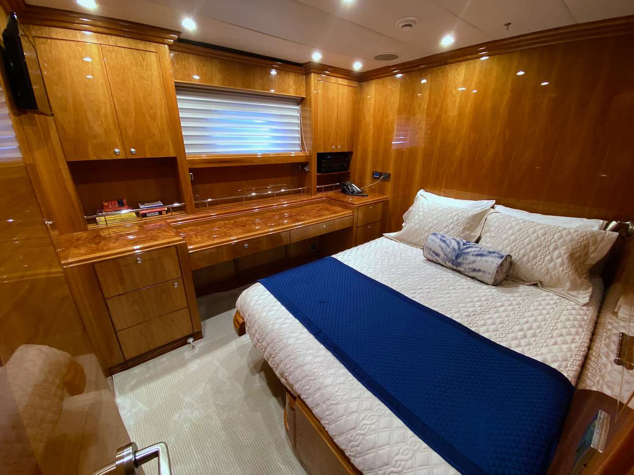 BRANDI-WINE Yacht Charter - Single/convertible stateroom