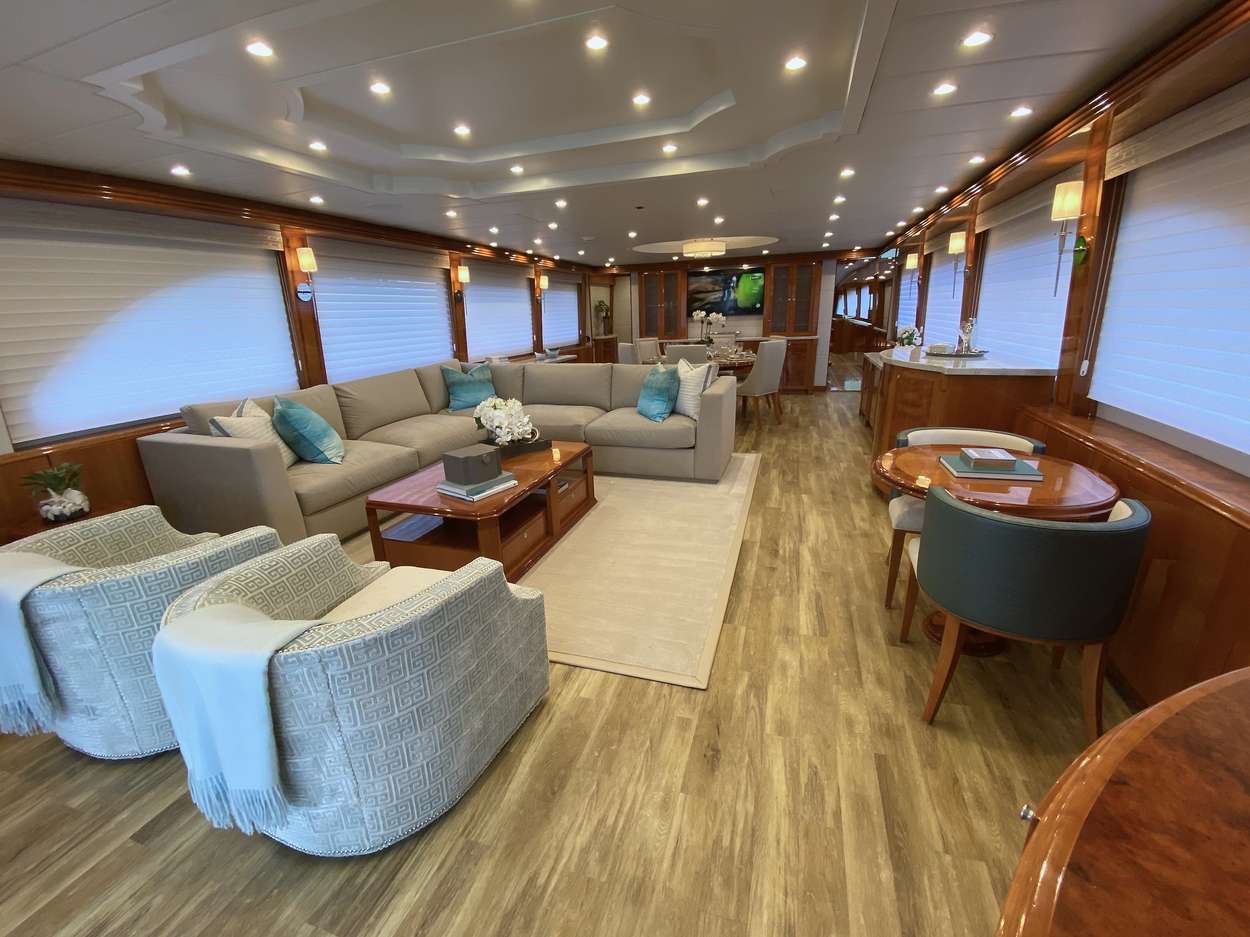 BRANDI-WINE Yacht Charter - Main Salon