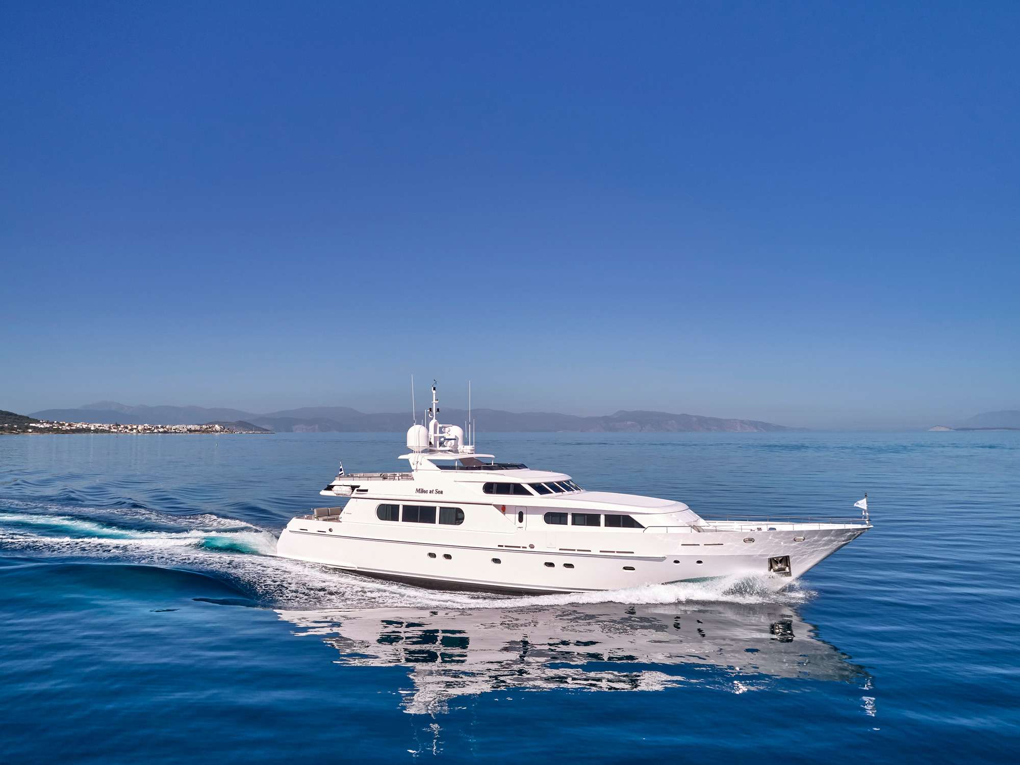 Yacht Charter MILOS AT SEA | Ritzy Charters
