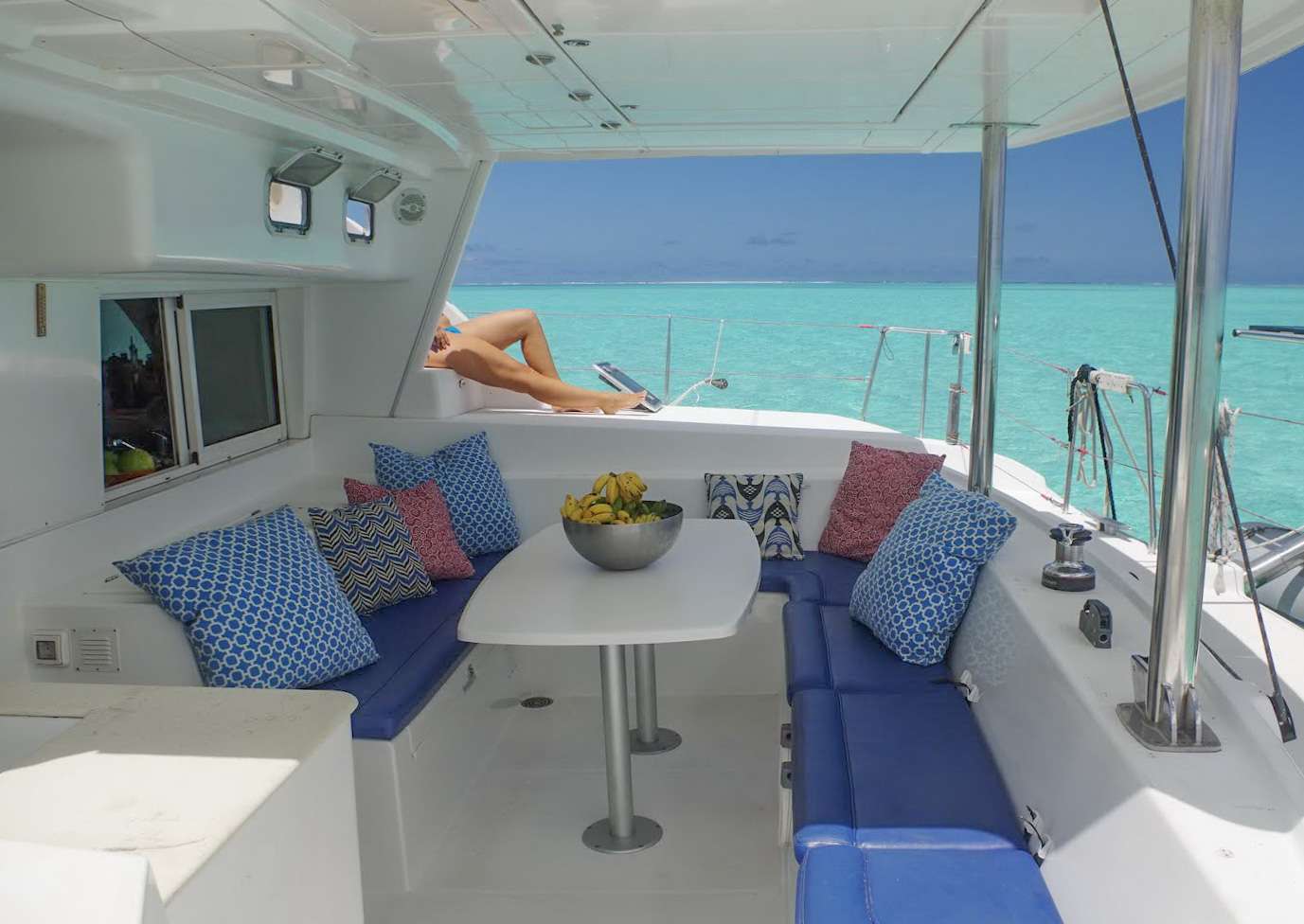 ALIZÉ Yacht Charter - Aft lounging and dining