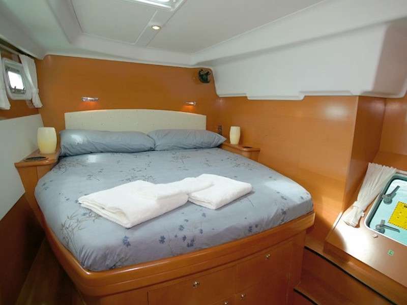 ALIZÉ Yacht Charter - Aft queen guest suite