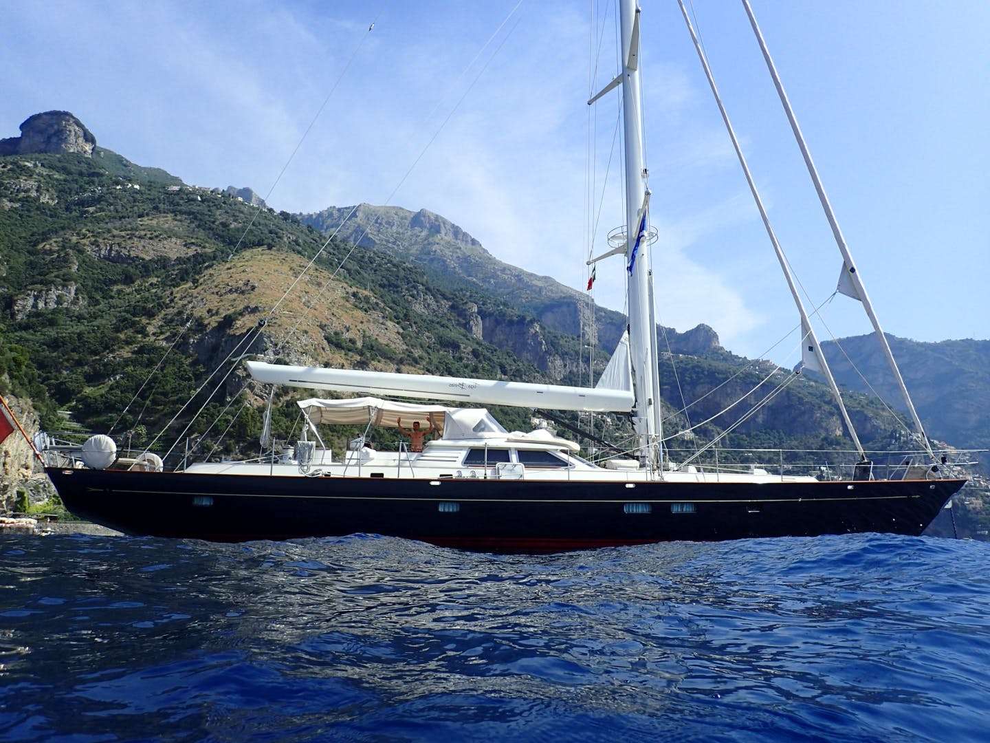 80′ Austral Yachts TIGA BELAS For Charter