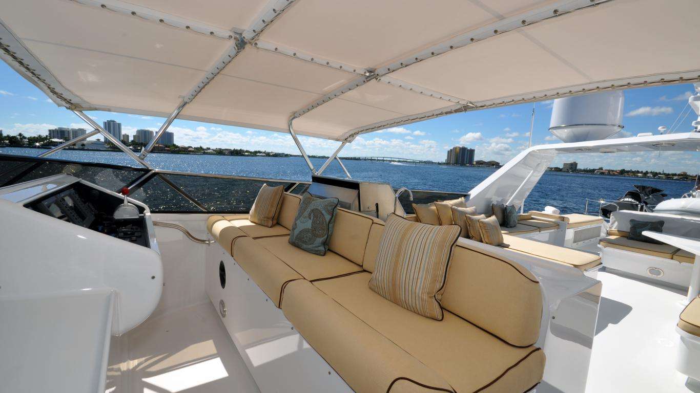 LUCKY STARS Yacht Charter - Flybridge seating foward